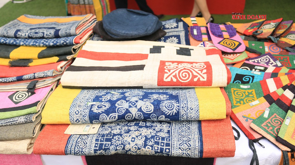 Sản phẩm thổ cẩm mang đậm đà bản sắc của người dân tộc Mông.