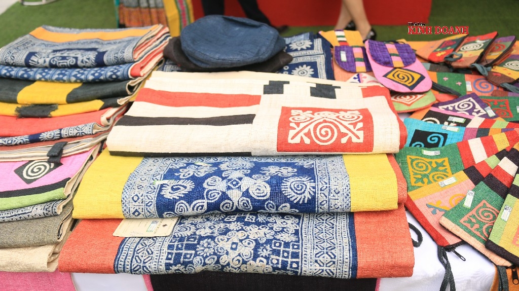 Sản phẩm thổ cẩm mang đậm đà bản sắc của người dân tộc Mông.