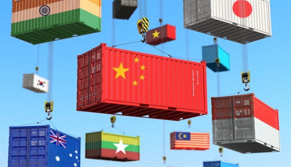 Trung Quốc chính thức phê chuẩn Hiệp định RCEP - hiệp định thương mại tự do lớn nhất thế giới khi bao trùm một thị trường khổng lồ với 15 quốc gia chiếm tới 32% tổng GDP toàn cầu, khoảng 32.000 tỷ USD.