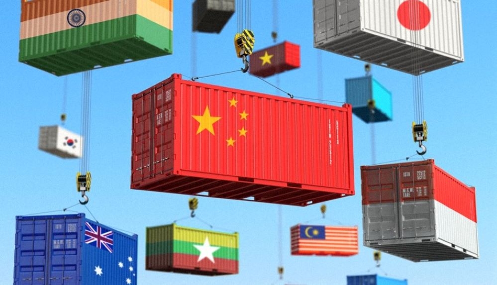 Trung Quốc chính thức phê chuẩn Hiệp định RCEP - hiệp định thương mại tự do lớn nhất thế giới khi bao trùm một thị trường khổng lồ với 15 quốc gia chiếm tới 32% tổng GDP toàn cầu, khoảng 32.000 tỷ USD.