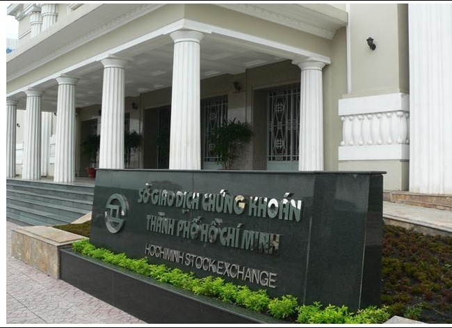 Việc chuyển giao dịch sang HNX được cho là phương án khả thi nhất để giảm tải cho hệ thống của HoSE