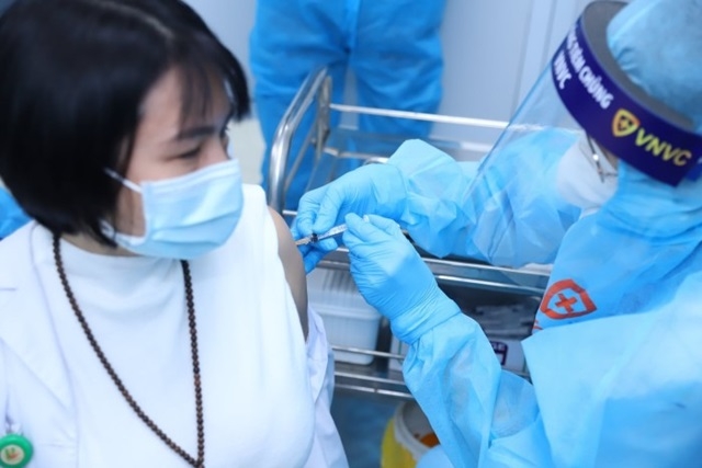 Đa số trường hợp phản ứng thông thường sau tiêm vắc xin Covid-19 (Ảnh Int)