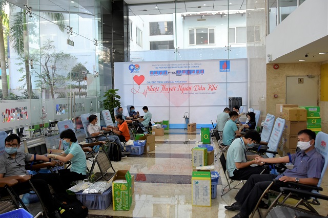 Đoàn Thanh niên Tổng công ty Phân bón và Hóa chất Dầu khí (PVFCCo) phối hợp với Đoàn Thanh niên Tổng công ty Vận tải Dầu khí (PVTrans) đăng cai tổ chức Ngày hội Hiến máu nhân đạo chủ đề “Nhiệt huyết người Dầu khí”.
