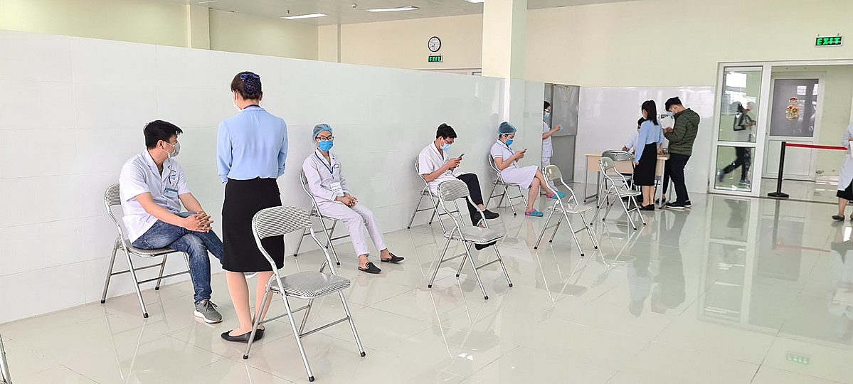 Để bảo đảm an toàn sau khi tiêm chủng SARS CoV-2, Hải Phòng chuẩn bị 1 luồng khép kín: Khám sàng lọc, phòng tiêm, phòng sau tiêm, phòng cấp cứu.