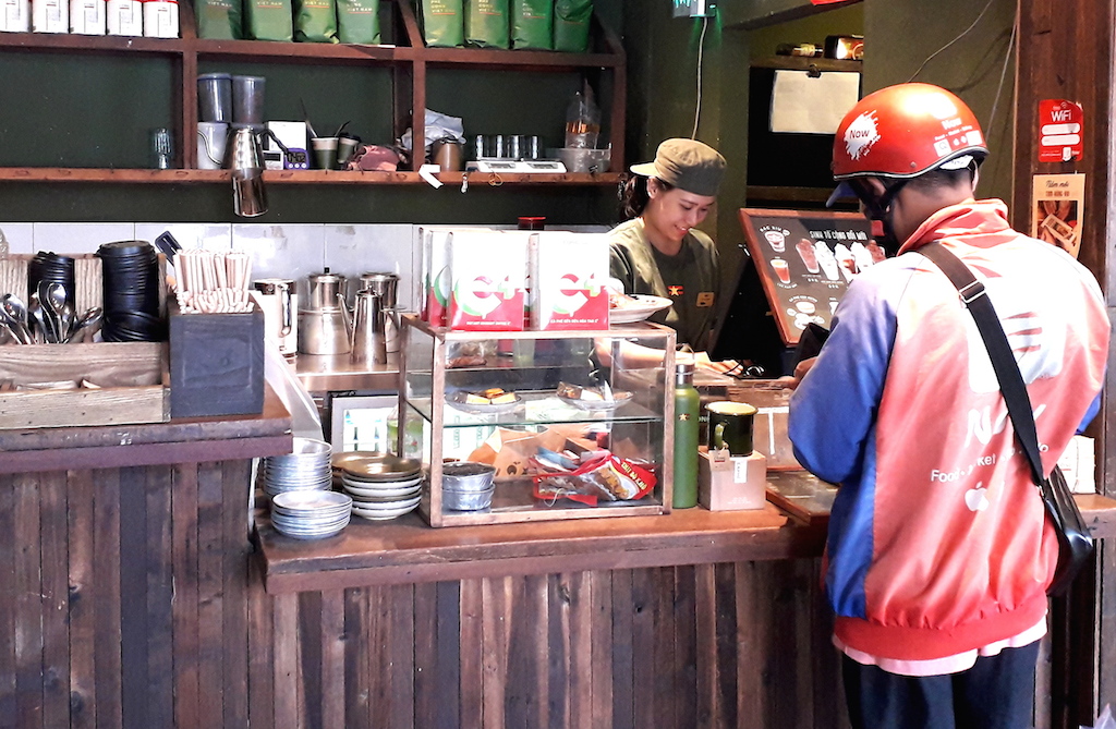 Các DN F&B cần hợp tác với các ứng dụng giao hàng để tiếp cận người mua hàng nhanh chóng hơn.