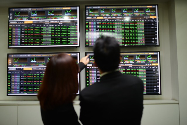 Lãnh đạo UBCKNN nhấn mạnh, chuyển giao dịch cổ phiếu từ HoSE sang HNX không làm thay đổi chất lượng cổ phiếu.