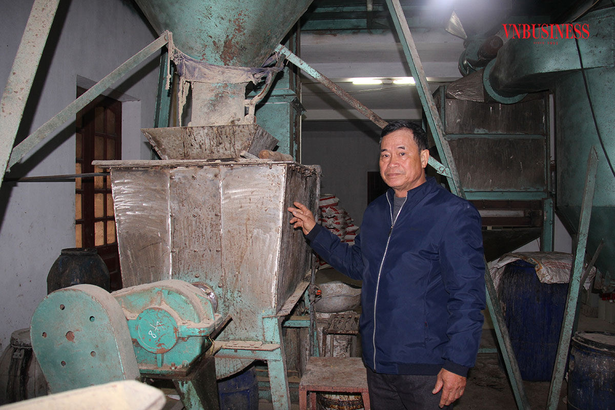 Ông Lê Văn Bản cho biết, nhà máy mới chỉ khai thác được 30% công suất vì thiếu vốn.