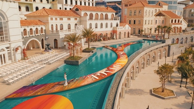 Các bộ sưu tập thời trang mới nhất sẽ được trình diễn trên sàn catwalk vô cực độc đáo chưa từng có…