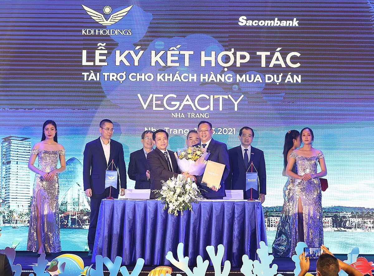 Lễ ký kết hợp tác giữa KDI Holdings và Sacombank.
