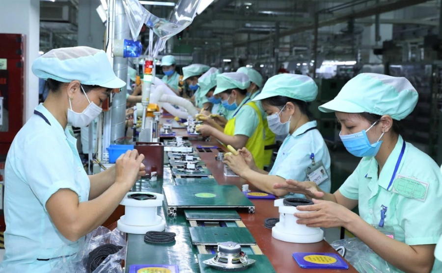 Moodys đánh giá Việt Nam có thể hưởng lợi từ làn sóng dịch chuyển sản xuất trên toàn cầu, thương mại và tiêu dùng trong thời hậu đại dịch (Ảnh minh họa: Int)