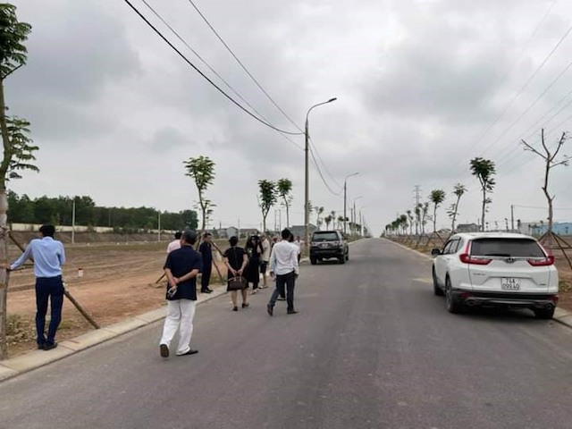 Điều nguy hiểm là các cơn sốt này sẽ cuốn cả nước vào vòng xoáy tăng giá, làm giảm nguồn lực đầu tư phát triển (Ảnh: Internet)