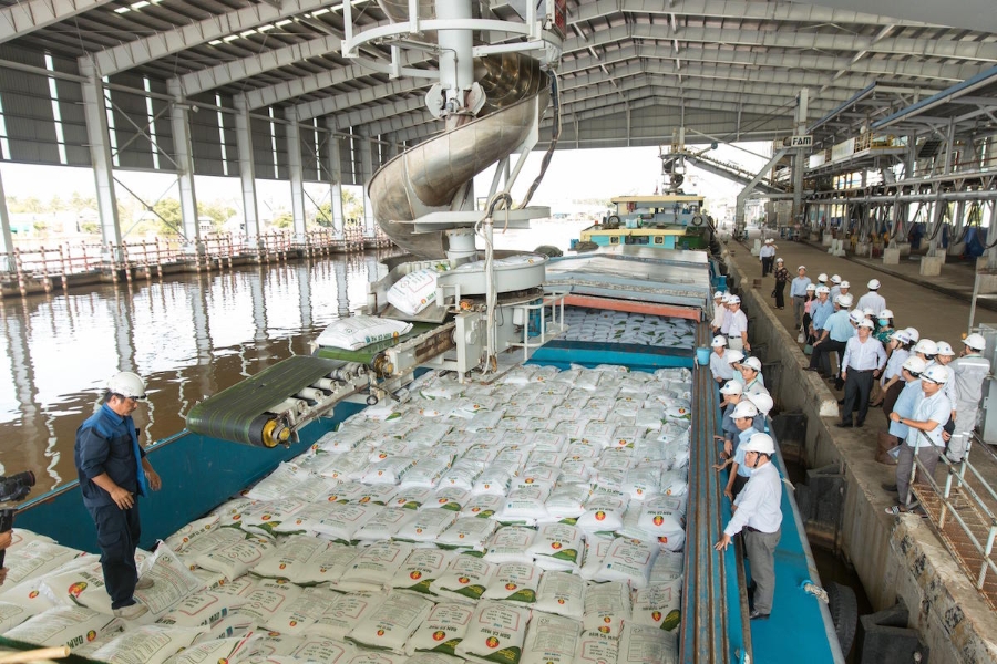 Đẩy mạnh tối đa nguồn cung nội địa.