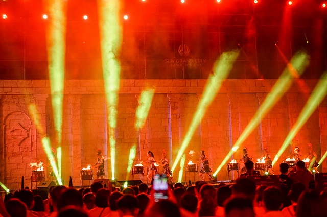 Vũ điệu mở đầu cho sự kiện kick off thu hút gần 1.000 chuyên viên tư vấn tham gia.