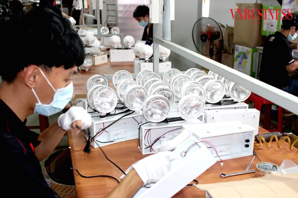 Việc tuột mất đơn hàng trên “sân nhà” vào tay các DN nhỏ khối FDI đang là nỗi ám ảnh của các nhà cung cấp nội địa.