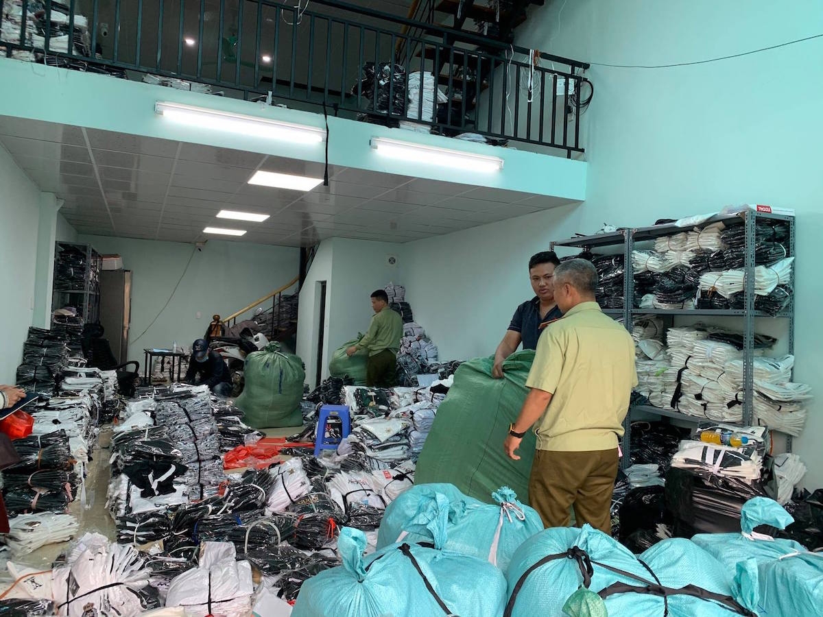 Phát hiện hàng vạn sản phẩm giả các nhãn hiệu LV, Gucci, Nike.