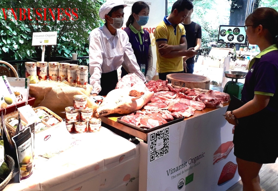 Việc bán các sản phẩm thịt cũng đòi hỏi sự “mới mẻ” từ phía DN để thu hút người tiêu dùng tốt hơn.