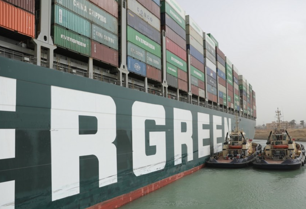 Theo một nghiên cứu của công ty bảo hiểm Đức Allianz, cứ mỗi ngày Kênh đào Suez bị tắc nghẽn, thương mại thế giới bị thiệt hại từ 6 - 19 tỷ USD, tương đương 0,2 -0,4 điểm phần trăm trong tăng trưởng hàng năm cho mỗi tuần. Trong khi đó, Ai Cập đang mất khoảng 12-14 triệu USD doanh thu từ kênh đào mỗi ngày, còn Lloyds List cho biết tình trạng tắc nghẽn đang giữ lại lượng hàng hóa ước tính trị giá 9,6 tỷ USD mỗi ngày giữa châu Á và châu Âu.