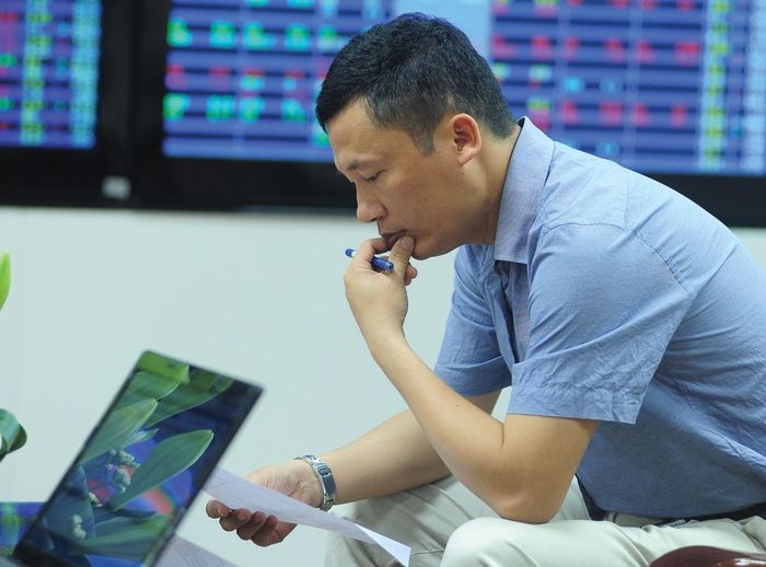 Việc một phận không nhỏ các doanh nghiệp tỏ ra thận trọng trong kế hoạch kinh doanh là không thừa bởi trong sự tích cực chung vẫn có những khó khăn riêng khiến doanh nghiệp phải e dè.