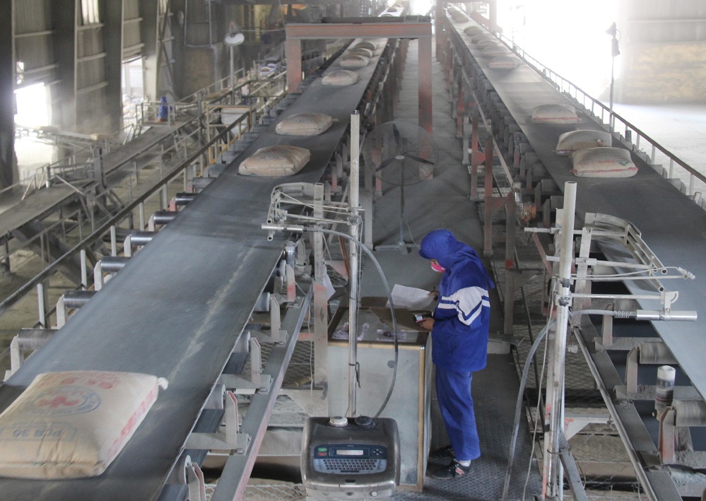 Nguồn cung xi măng đã vượt cầu nội địa tới 40 triệu tấn (Ảnh: Int)