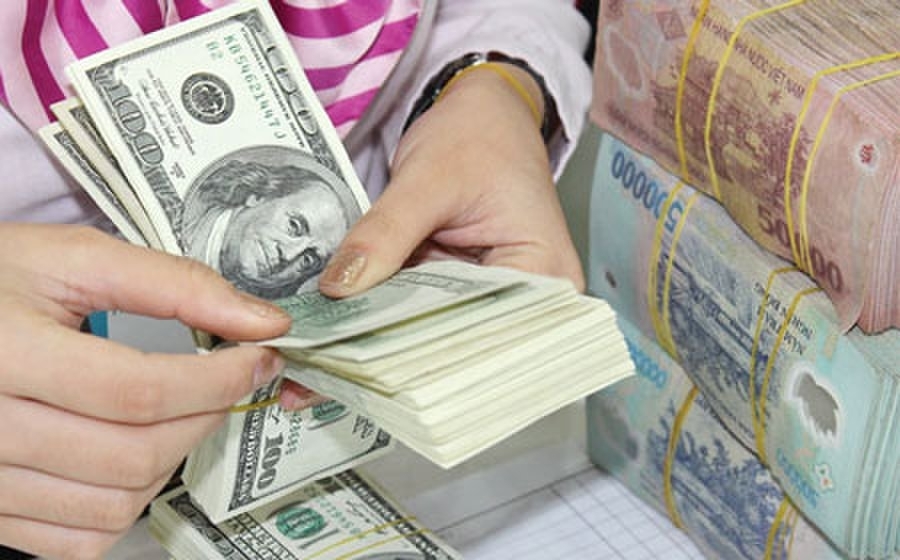 Tỷ giá trung tâm giữa VND và USD lúc 7h ngày 5/4 ở mức 23.241 đồng/USD. (Ảnh: Int)