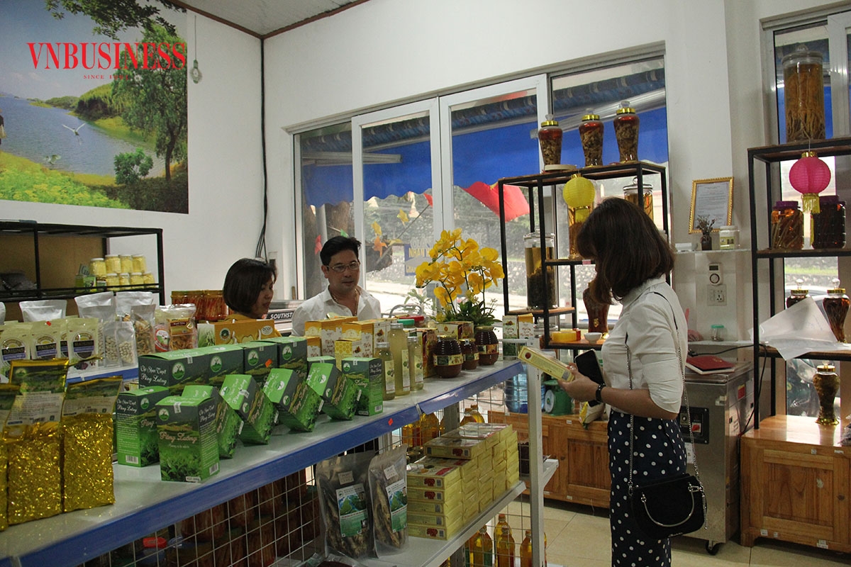 Sản phẩm OCOP của các HTX trên địa bàn tỉnh Yên Bái được nhiều đơn vị, doanh nghiệp bày bán và nhận được sự hưởng ứng mua sắm của người dân.