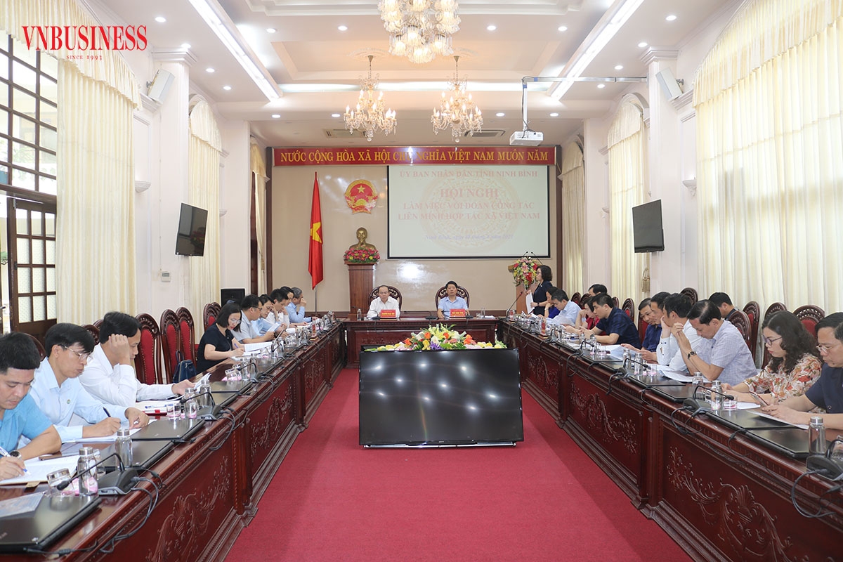 Đại diện UBND tỉnh, các sở, ngành và Liên minh HTX tỉnh Ninh Bình có buổi làm việc với Liên minh HTX Việt Nam.