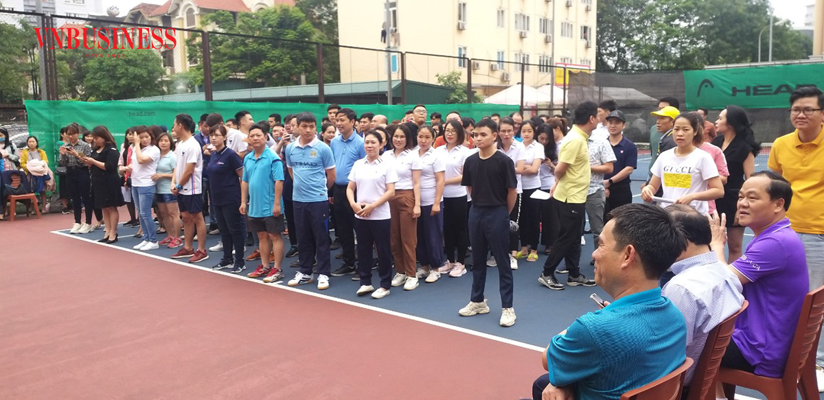 Các đoàn vận động viên tham gia giao lưu thể thao.