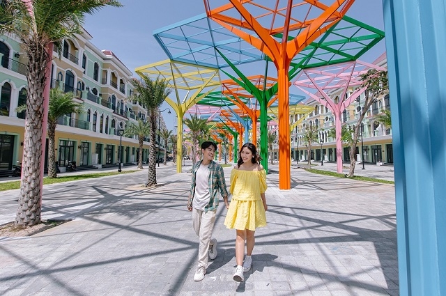 Khu phố mua sắm Địa Trung Hải sẽ mang đến trải nghiệm độc đáo cho du khách.