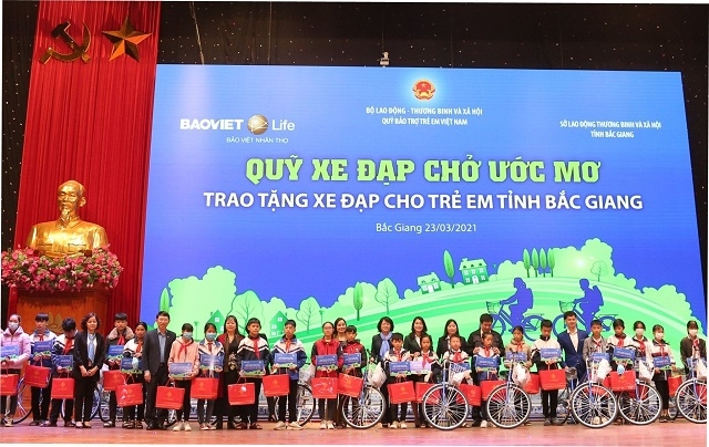 Chương trình Quỹ xe đạp chở ước mơ của Bảo Việt Nhân thọ.