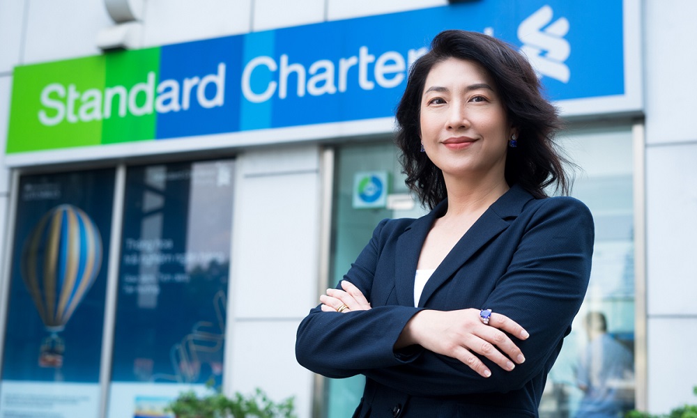 Ngân hàng Standard Chartered Việt Nam vừa được Fitch nâng triển vọng tín nhiệm từ mức “Ổn định” lên mức “Tích cực”, và duy trì xếp hạng nhà phát hành nợ dài hạn bằng ngoại tệ và nội tệ lần lượt ở mức BB và BBB-.
