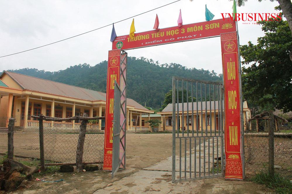Trường mầm non và trường tiểu học được xây dựng tại bản Cò Phạt.