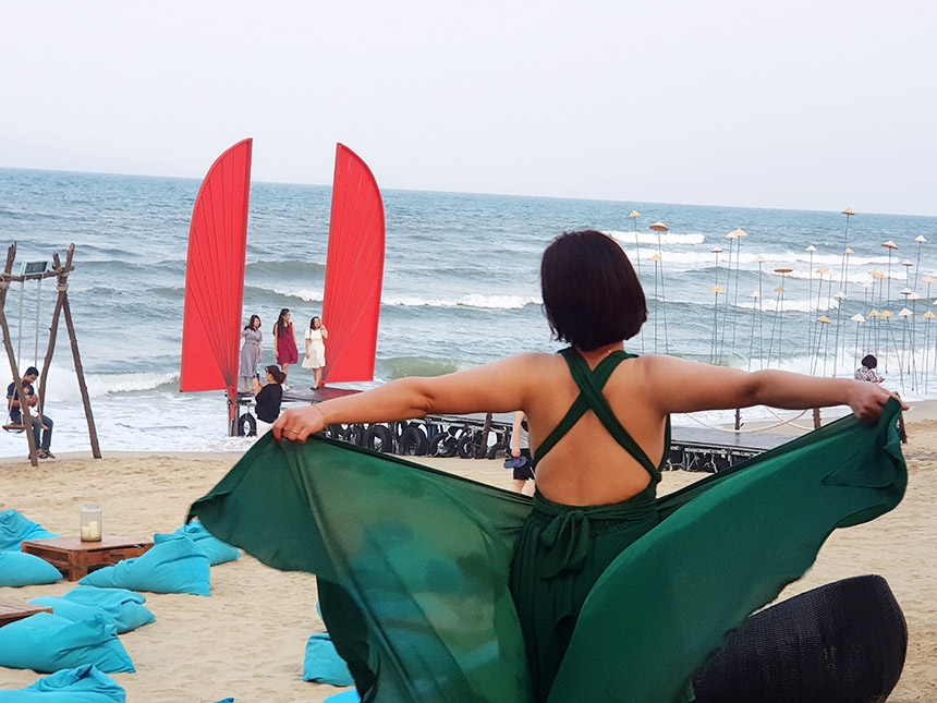 Chương trình “Miền Di sản diệu kỳ - Amazing Central Heritage” đang mời gọi du khách cả nước đến với biển Đà Nẵng