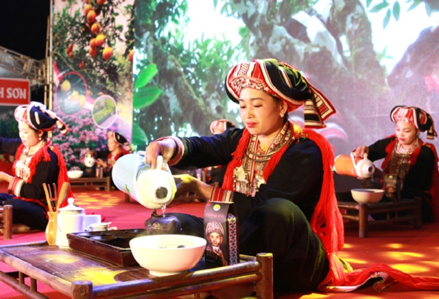 Sản phẩm của HTX được giới thiệu tới đông đảo người tiêu dùng thông qua các hội nghị, hội thảo.