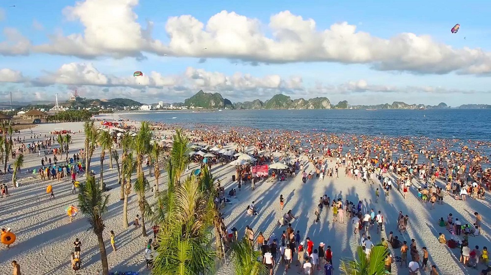 Bãi Cháy-tâm điểm của du lịch.