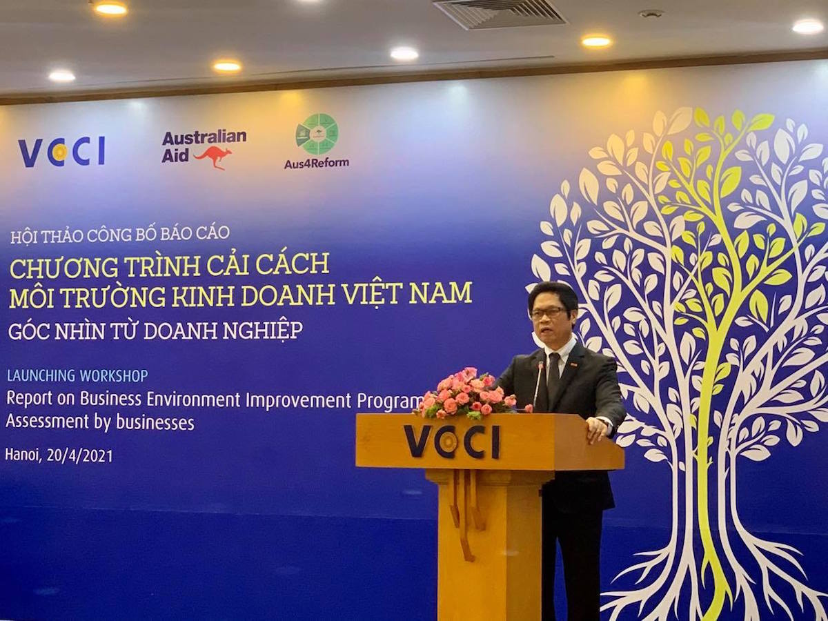 TS. Vũ Tiến Lộc, Chủ tịch Phòng Thương mại và Công nghiệp Việt Nam cho rằng, những thách thức cần đặt ra đối với việc cải thiện môi trường kinh doanh trong 5 năm tới sẽ khó khăn hơn rất nhiều so với những gì đã làm được.