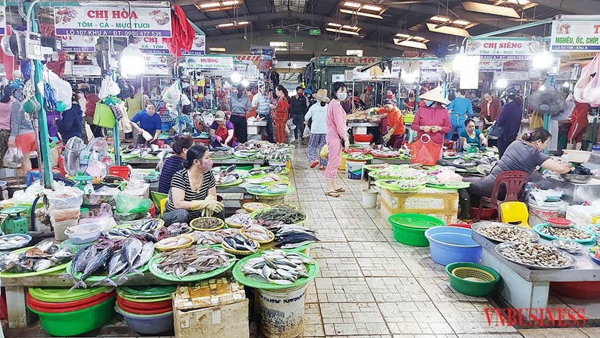 Hoạt động tín dụng nội bộ của HTX chợ Hòa Cường giúp đẩy lùi nạn cho vay nặng lãi tại chợ và hỗ trợ bà con tiểu thương là thành viên HTX vay vốn kinh doanh được thuận lợi