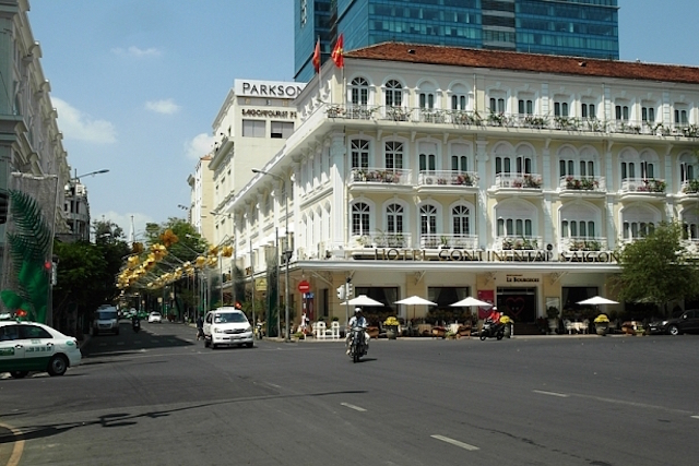 TP. HCM giữ nguyên hệ số điều chỉnh giá đất năm 2021. Theo bảng giá đất giai đoạn 2020-2025 do UBND TP. HCM ban hành, giá đất ở cao nhất vẫn là các tuyến đường Đồng Khởi, Hàm Nghi, Lê Lợi với mức 162 triệu đồng/m2. Trong khi đó, giá thị trường ở các tuyến đường này hiện khoảng 800 triệu đồng/m2 (Ảnh: Int)