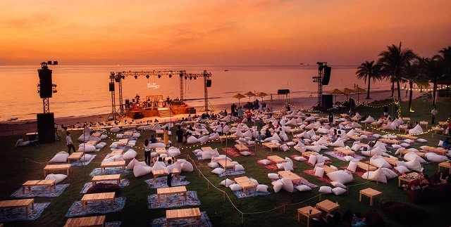 Đại tiệc âm nhạc hoàng hôn trên biển đầu tiên tại Việt Nam “Wow Ocean Show” Phú Quốc được đưa về Vinhomes Ocean Park.
