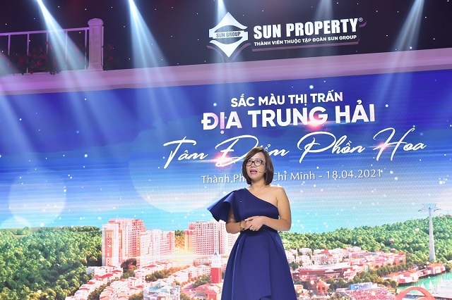 Đại diện chủ đầu tư Sun Group giới thiệu về tính ưu việt của shophouse The Center.