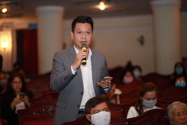 Cổ đông đặt câu hỏi cho Ban điều hành HDBank tại Đại hội.