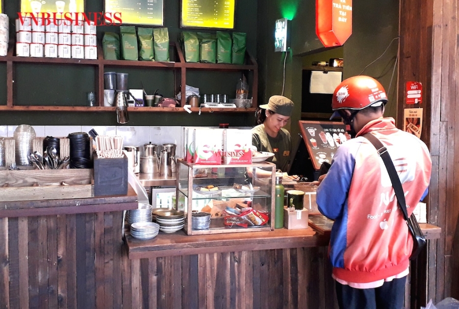 Sức cạnh tranh ở mảng giao đồ ăn trực tuyến ngày càng khắc nghiệt khi một số công ty hàng đầu được cho là “đốt tiền” để giành thị phần.