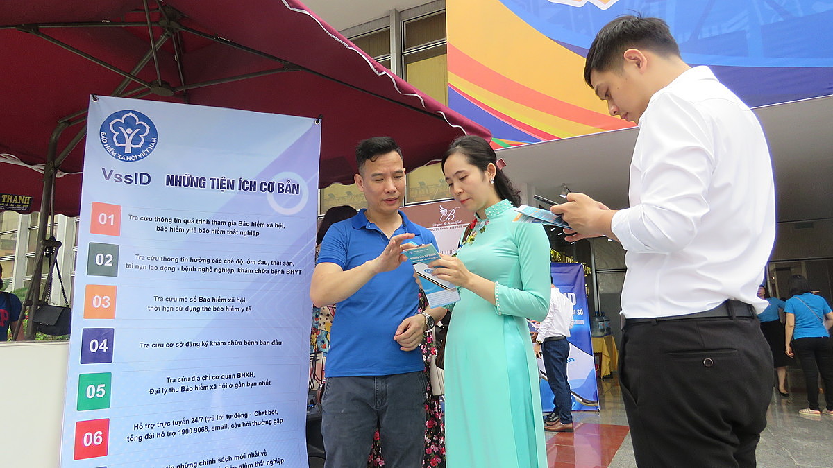 Tư vấn cài đặt VssID cho người lao động.