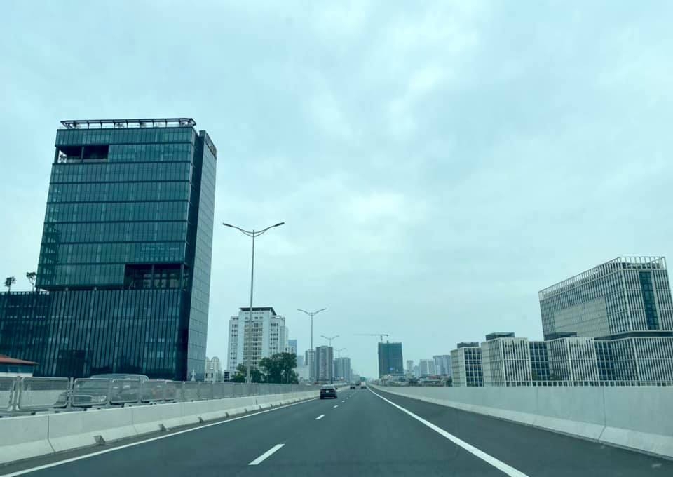 Giá bán chung cư cao cấp từ các nhà đầu tư thứ cấp đang chịu nhiều rủi ro từ dịch bệnh, nên đang có nhiều căn hộ phải bán cắt lỗ.