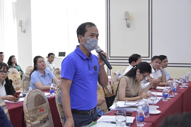 Cổ đông đóng góp ý kiến, nêu các vấn đề quan tâm tại phiên họp.