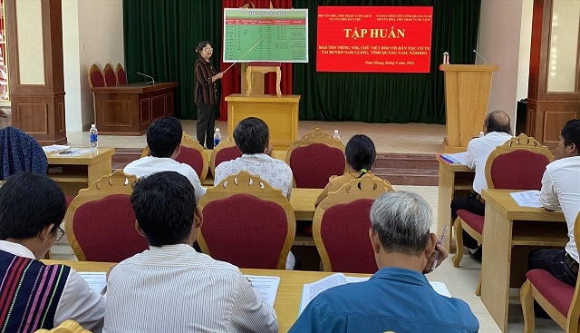 Lớp tập huấn bảo tồn tiếng nói, chữ viết đối với tộc người Cơ Tu tại huyện Nam Giang năm 2021.