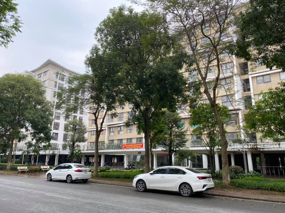 Để sở hữu một căn hộ chung cư tầm trung hơn 2 tỷ đồng là khó khăn đối với một gia đình trẻ. Thay vì sở hữu, nhiều gia đình quyết định đi thuê để giảm áp lực tài chính cũng như là một cách tiết kiệm chuẩn bị cho tương lai.