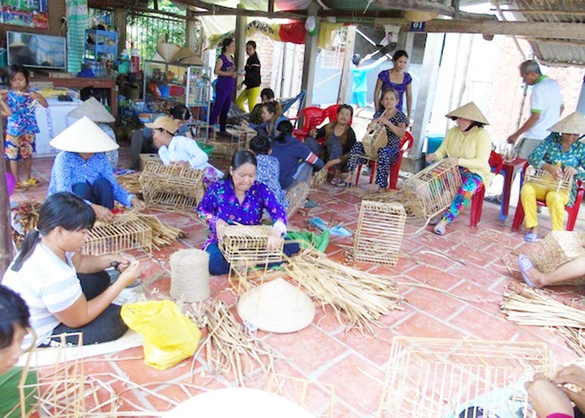 Liên kết thành lập các tổ hợp tác, HTX giúp nhiều phụ nữ dân tộc thiểu số ở Cờ Đỏ thoát nghèo.