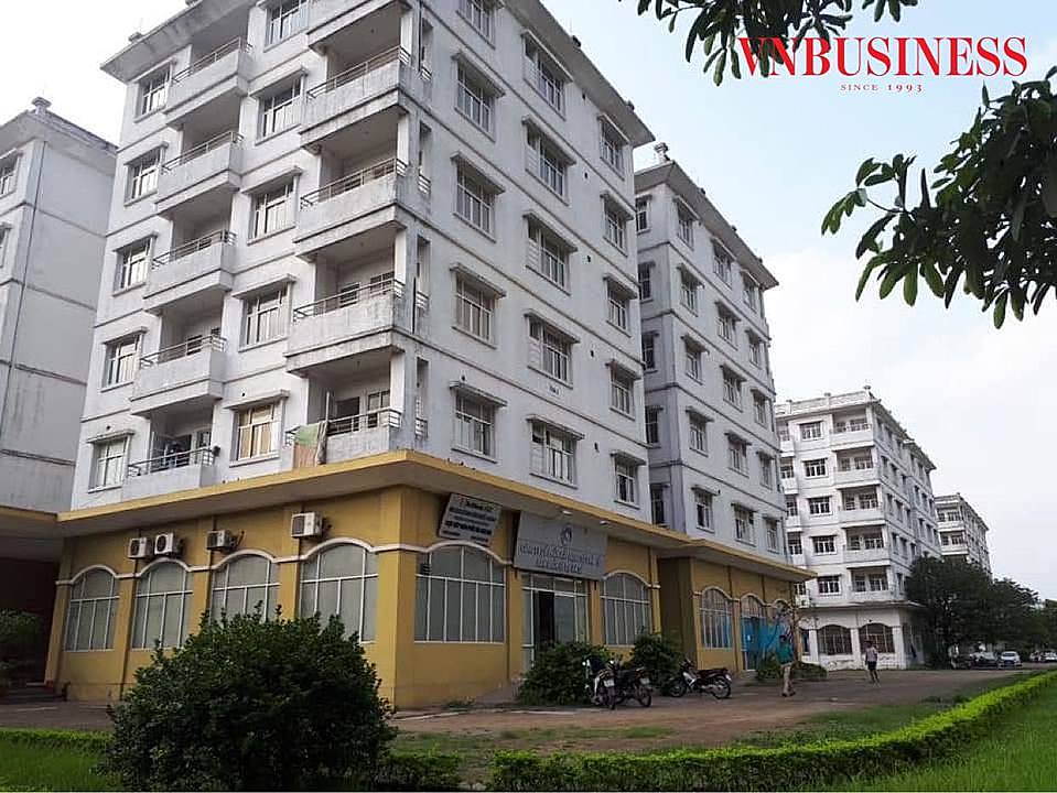 150 căn hộ ở trong các toà nhà này bỏ hoang, nhiều hạng mục trong toà nhà đã xuống cấp, trong khi những căn nhà như thế này là niềm mơ ước của nhiều người lao động có thu nhập thấp chưa có nhà ở Hà Nội.