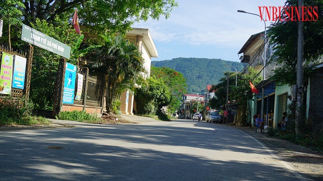 Đường giao thông xã Phú Mãn (Quốc Oai) được đầu tư khang trang, sạch đẹp.