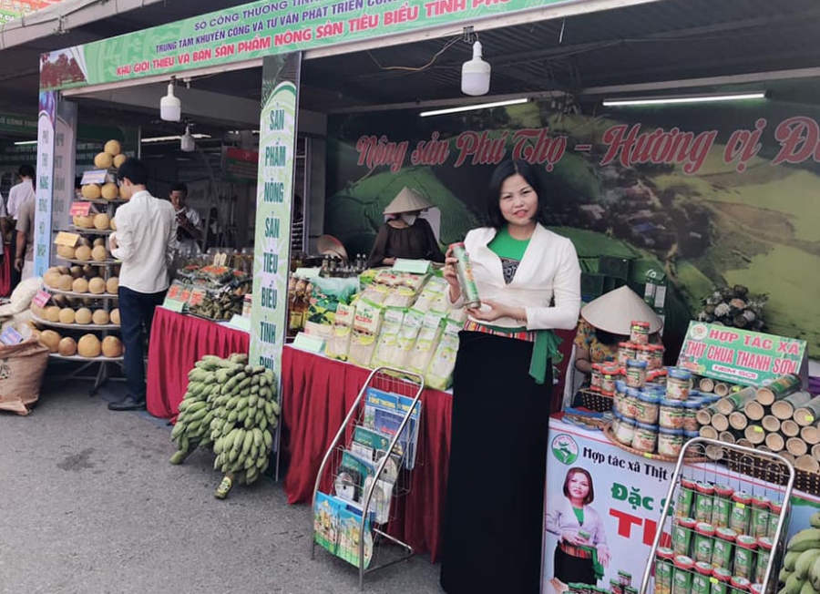 HTX thịt chua Thanh Sơn thu hút đông đảo lao động là người dân tộc Mường.